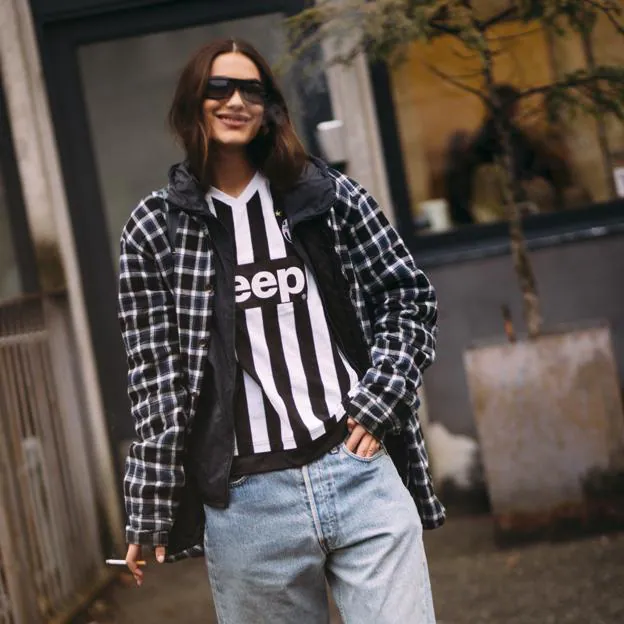 Blokecore': la camiseta de fútbol es la nueva prenda favorita de las  editoras de moda