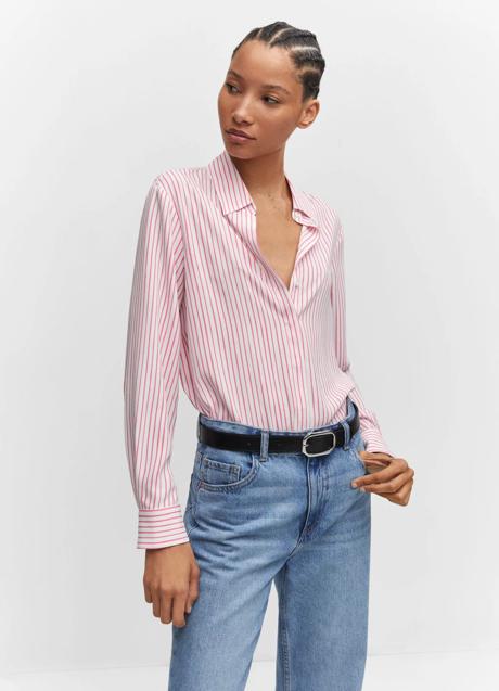 Camisa de rayas rosas de Mango, 19,99 euros.