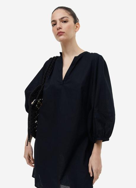 Vestido negro corto de H&M, 24,99 euros.