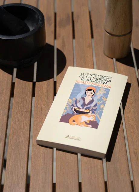 El libro Los misterios de la taberna Kamogawa, publicado en España por la editorial Salamandra. / Luca López