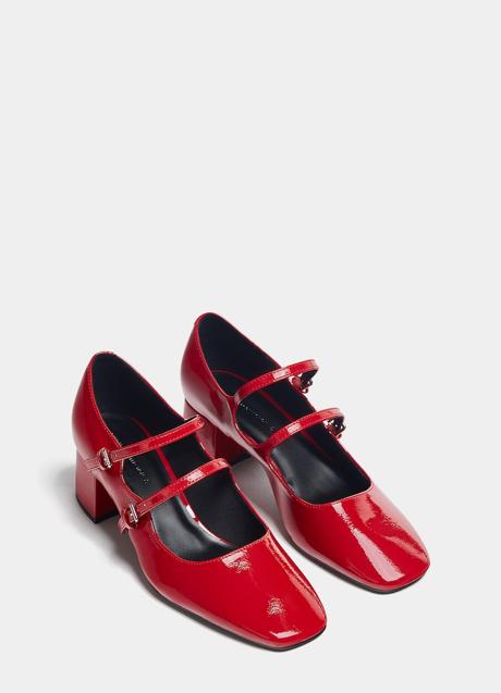 Zapatos rojos de Pull & Bear (29,99 euros)