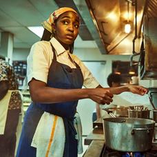 Así se hace paso a paso la tortilla francesa de The Bear que reinventa un clásico de la gastronomía