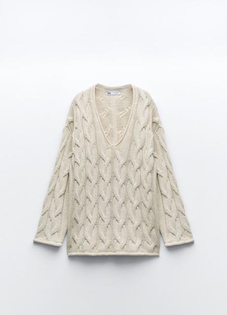 Jersey blanco de ochos de Zara (29,99 euros)