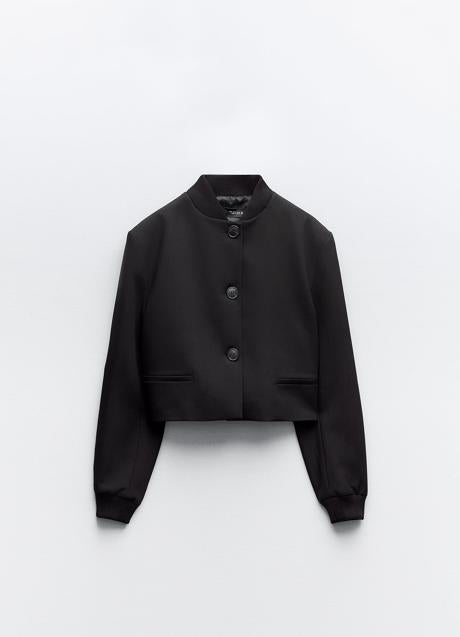 Chaqueta negra de Zara (45,95 euros)