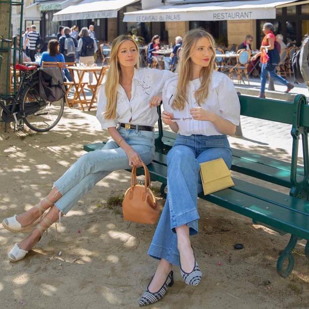 Estas blusas de cuello bobo son el truco de las francesas para rejuvenecer el look