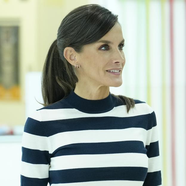 Cómo hacer la coleta ideal de la reina Letizia (y evitar el error que lo ha estropeado todo)