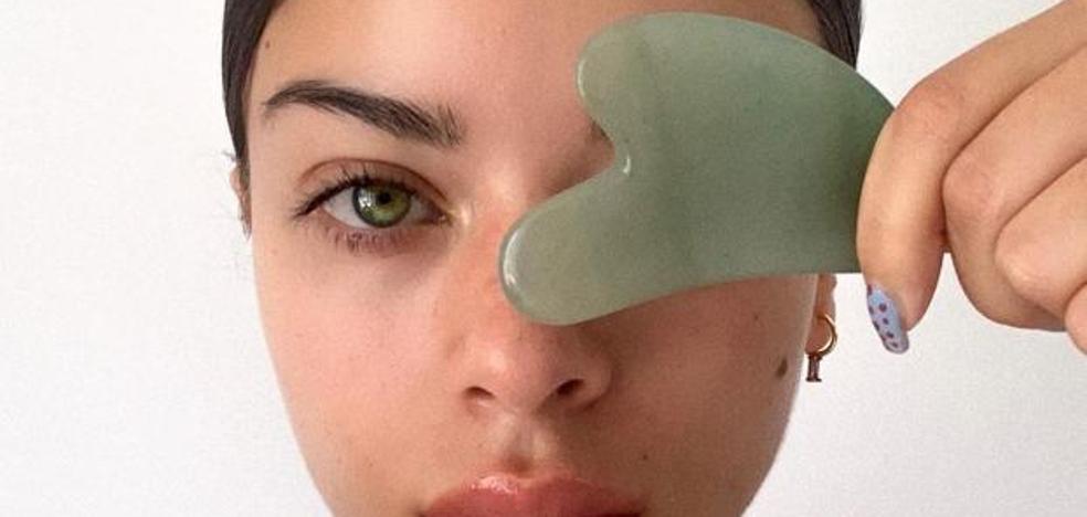 Gua Sha la herramienta para masajes faciales que rejuvenece el rostro Mujer Hoy
