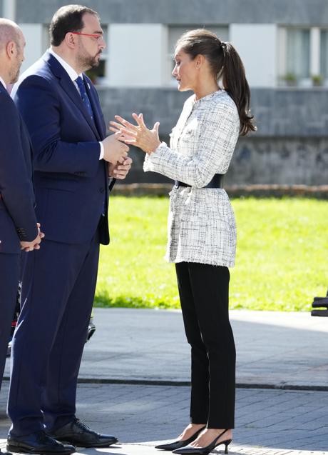 La reina Letizia con una chaqueta de Massimo Dutti. / LIMITED PICTURES