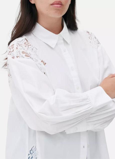 Camisa blanca con encaje de Primark (22 euros)