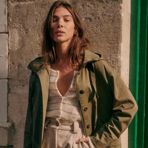 Las novedades de la semana de Mango para el otoño: vestidos estampados, jerséis de rayas y muchos accesorios