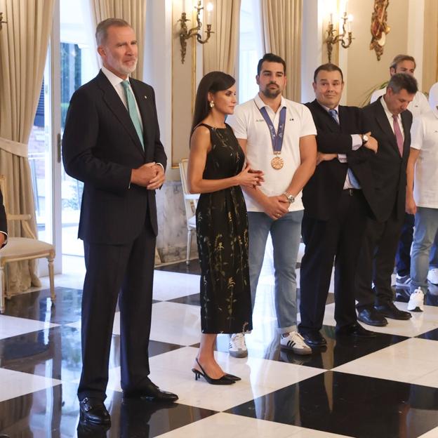 Los reyes reciben al equipo de waterpolo y natación.