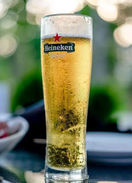 Vaso de cerveza de Heineken/PEXELS