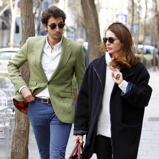 Daniel Martínez-Bordiú pasea junto a su madre, la modelo y presentadora Jose Toledo. 