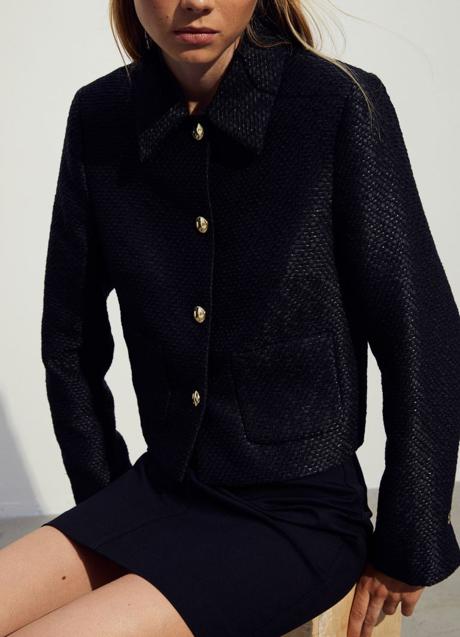 Chaqueta negra de tweed de H&M (49,99 euros)