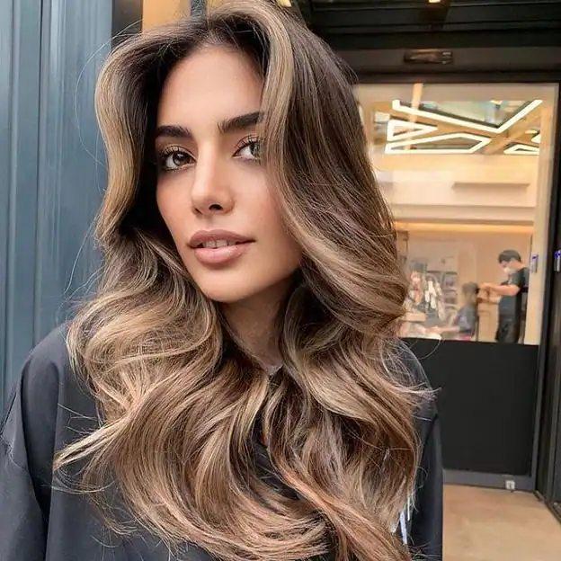 Manual de uso de las mechas balayage, la coloración de moda que se adapta a todos los tipos de rostro y a cualquier edad