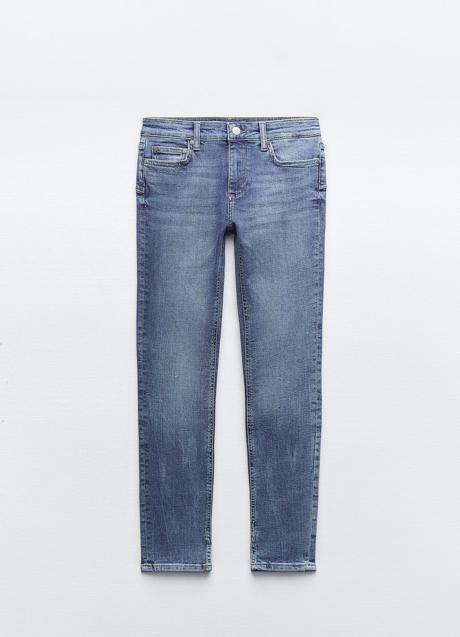 Vaqueros pitillo de Zara (29,95 euros)