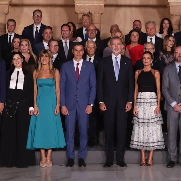 La fotografía en grupo de todos los asistentes a la Cumbre de la Comunidad Política Europea.