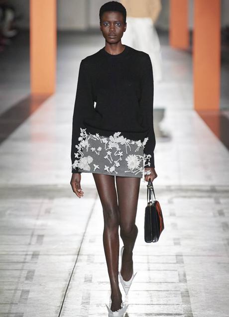 Imagen del desfile de Prada para este otoño 2023.