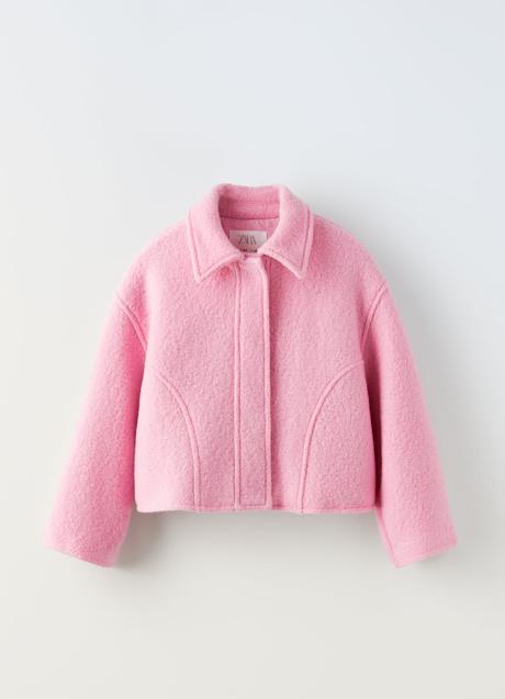 Sobrecamisa de rizo en color rosado de Zara Kids (29,95 euros).