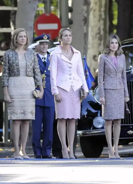 El look de la reina Letizia en el Día de la Hispanidad 2011/GTRES