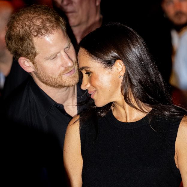 El príncipe Harry y Meghan Markle se mostraron enamorados y felices en Düsseldorf, donde se celebró la última edición de los Premios Invictus. 