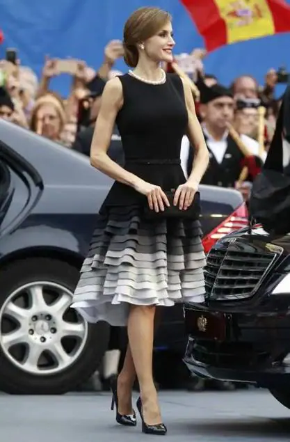 La reina Letizia con su vestido más polémico en los Premios Princesa de Asturias 2015.