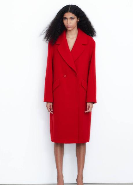 Abrigo color rojo oversize