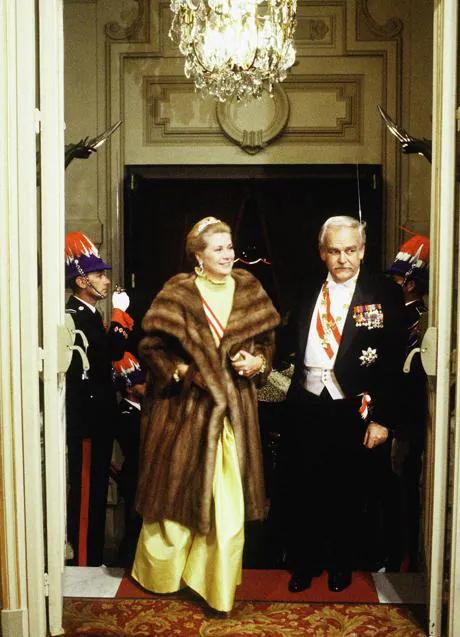 Grace Kelly y el príncipe Rainiero de Mónaco. / GETTY