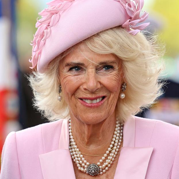 Todas las joyas de Isabel II que ha 'robado' Camilla: broches, perlas, coronas y tiaras del joyero personal de la reina