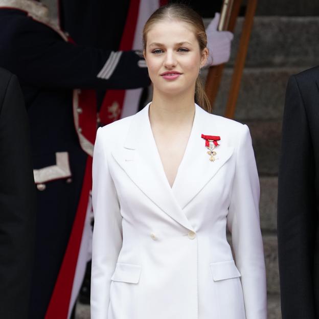 La princesa Leonor bailó con amigos del internado y la academia militar y comió tarta en su cumpleaños, celebrado en el Palacio de El Pardo. 