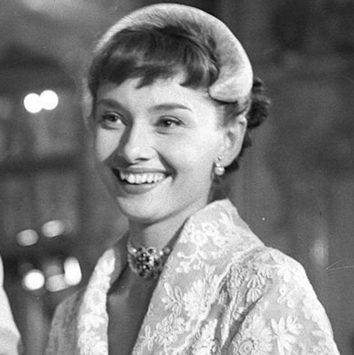 Joyas impresionantes a subasta: del diamante más caro del mundo al collar de perlas icónico de Audrey Hepburn