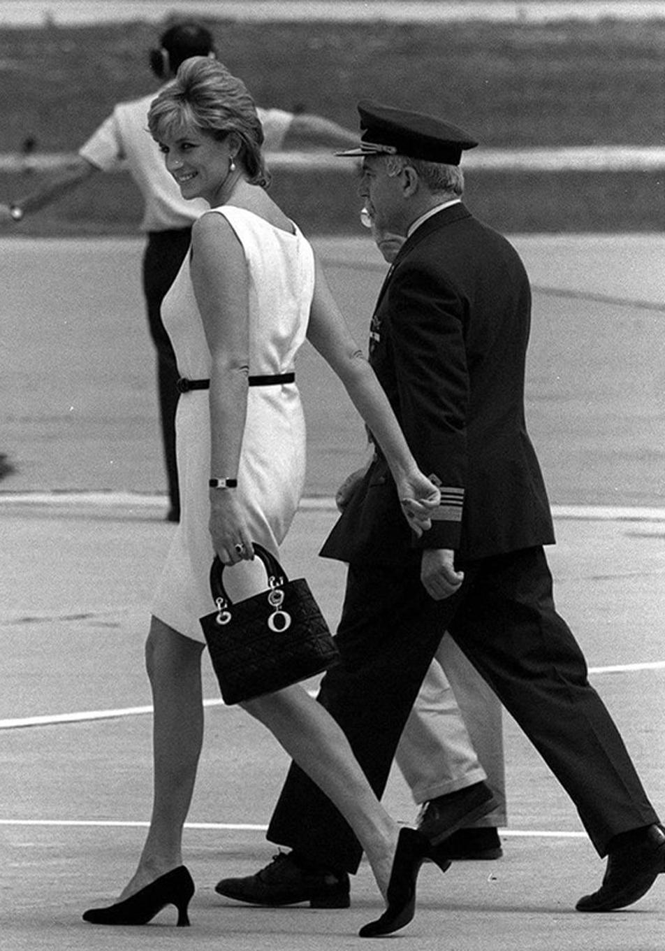 La fascinante historia del Lady Dior, el bolso de lujo favorito de Diana de Gales