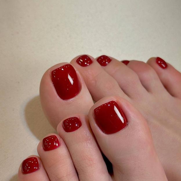 Pedicura con uñas rojas