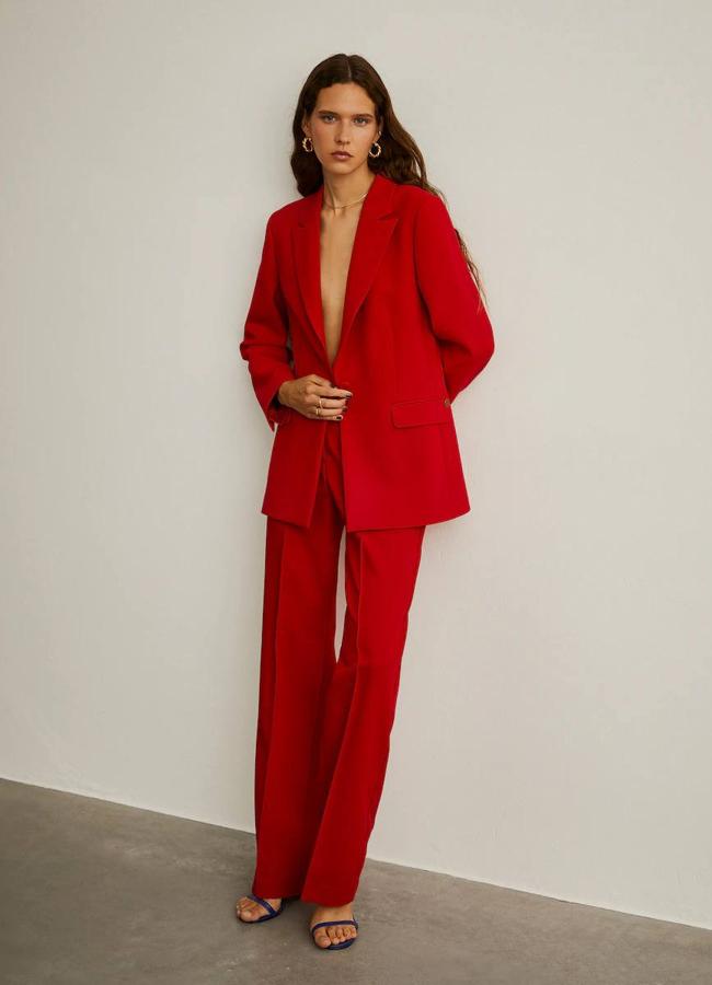 Traje rojo clásico
