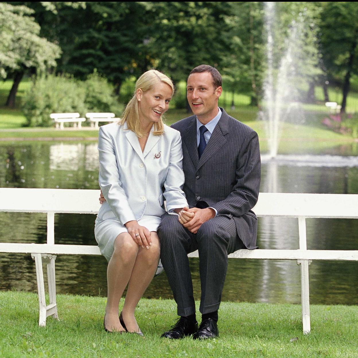 Mette Marit y el príncipe Haakon en el Palacio Real de Oslo. /GETTY IMAGES