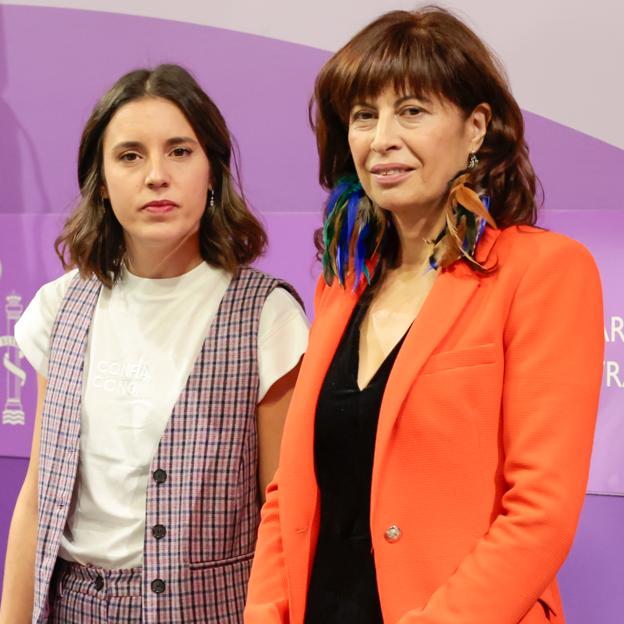 Irene Montero y Ana Redondo en el traspaso de carteras.