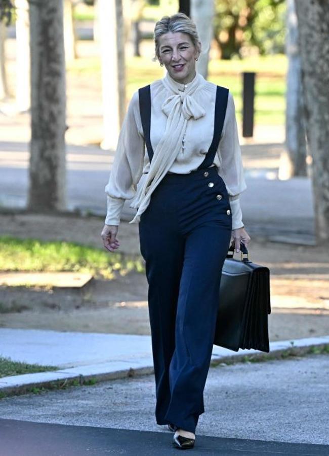 El look de Yolanda Díaz en el primer Consejo de Ministros. Foto: Getty.