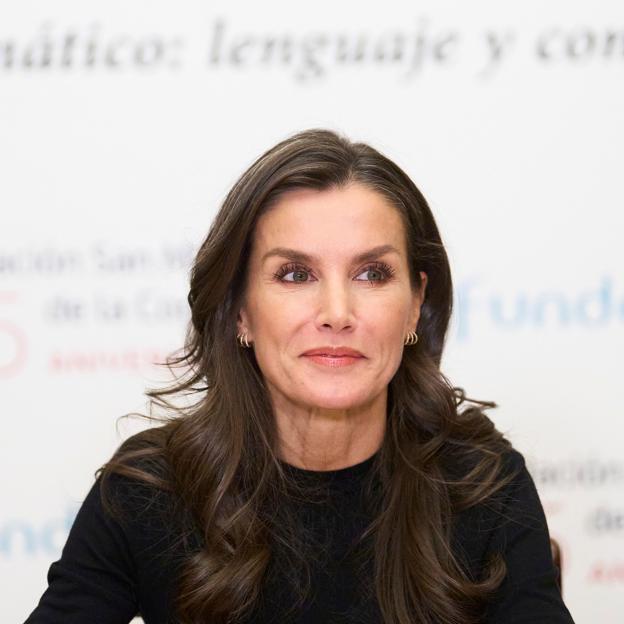 Letizia revoluciona con sus preguntas incómodas un seminario sobre periodismo y cambio climático: «No voy a cortar a la reina de España» 