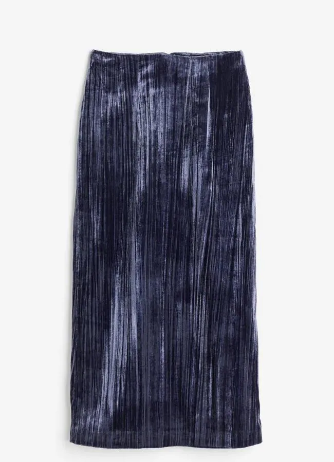 Falda de terciopelo de H&M, 49,99 euros.