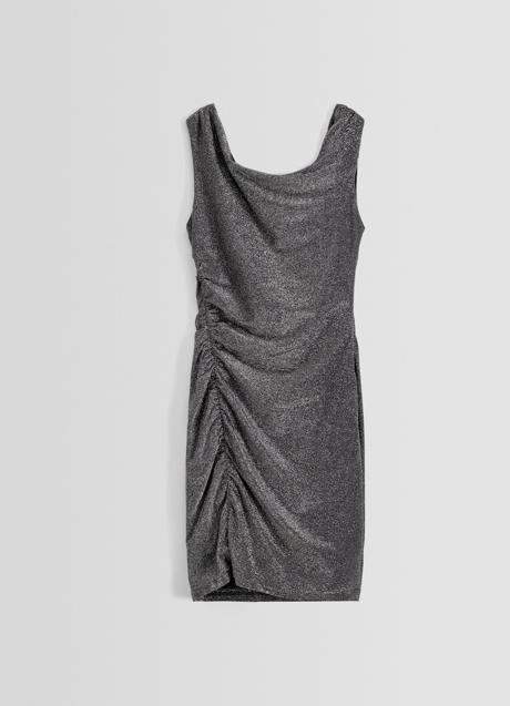 Vestido drapeado de Bershka (25,99 euros)