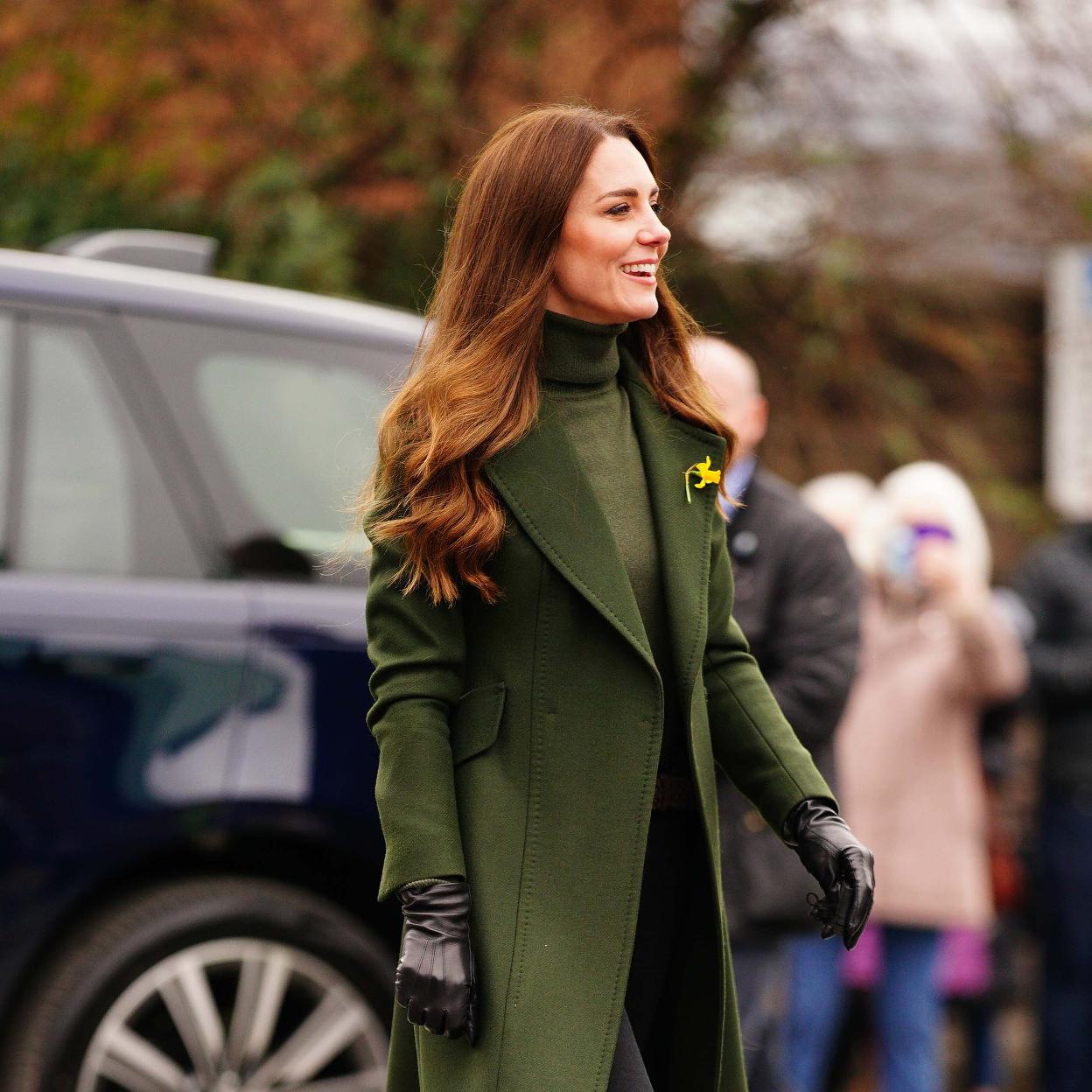 Hipercor tiene el abrigo verde más elegante inspirado en Kate Middleton