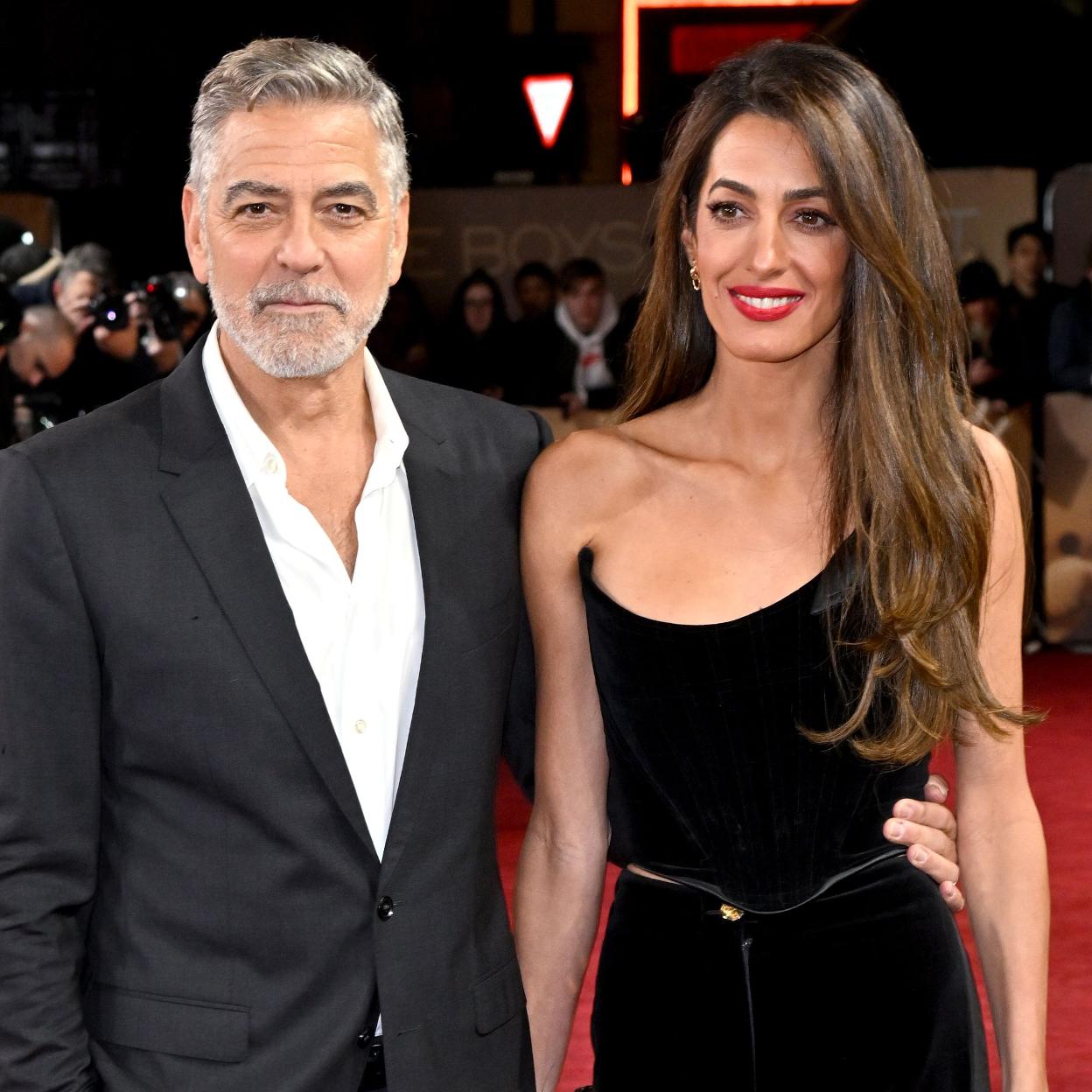 George Clooney y Amal Clooney en la alfombra roja./gtres