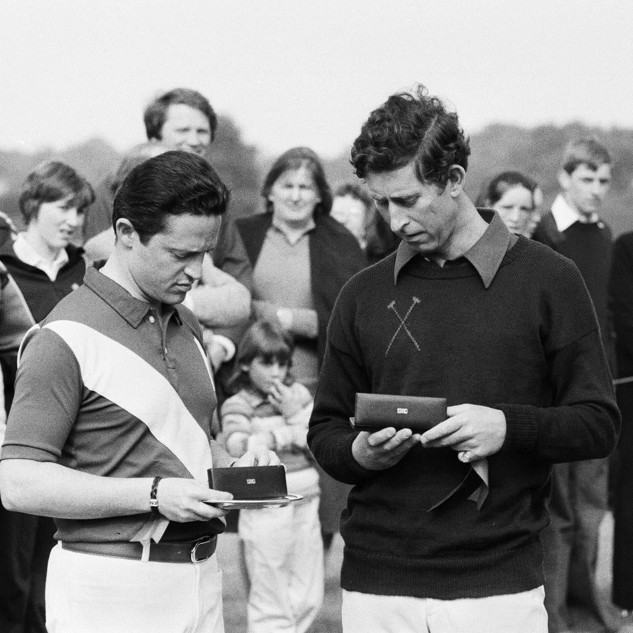 Carlos de Inglaterra y Guy Wildenstein en un partido de poklo. / /GETTY IMAGES