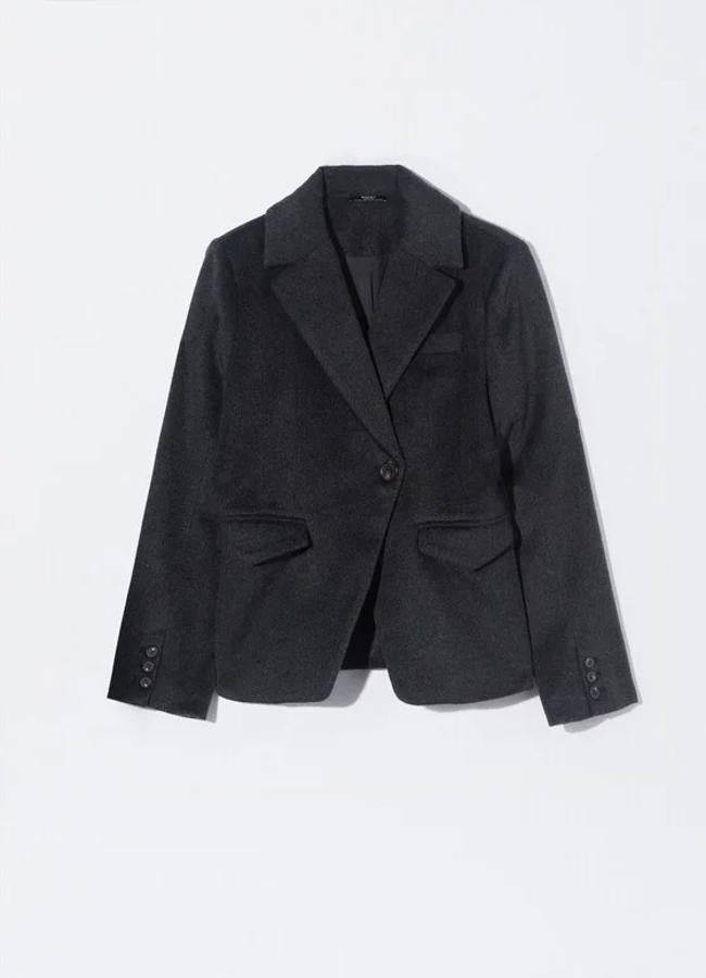 Blazer cruzado de pana de Parfois (69,99 euros). Foto: Parfois.