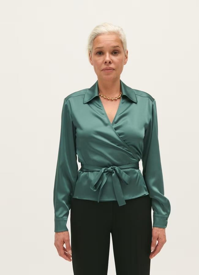 Blusa verde con cinturón de Claudie Pierlot, 225 euros.