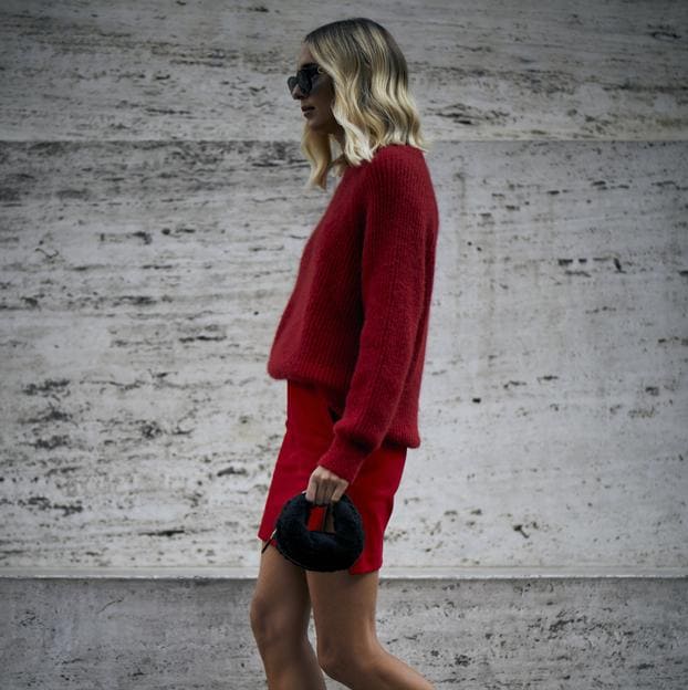 Los jerséis rojos están de moda este otoño y estos 15 son los más bonitos,  según las estilistas