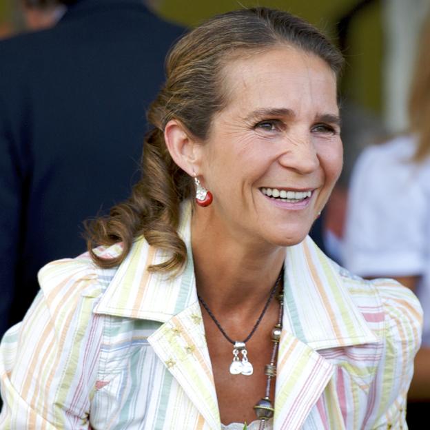 Elena de Borbón, entusiasmada en una competición hípica en 2010. 