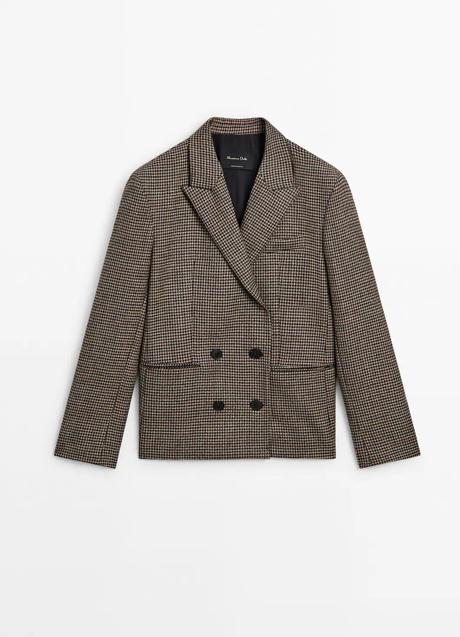 Chaqueta con doble botonadura de Massimo Dutti (149 euros)