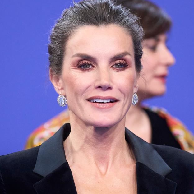 Descubrimos el truco del perfecto maquillaje de la reina Letizia: dónde y cómo aplicar las sombras de ojos rojizas