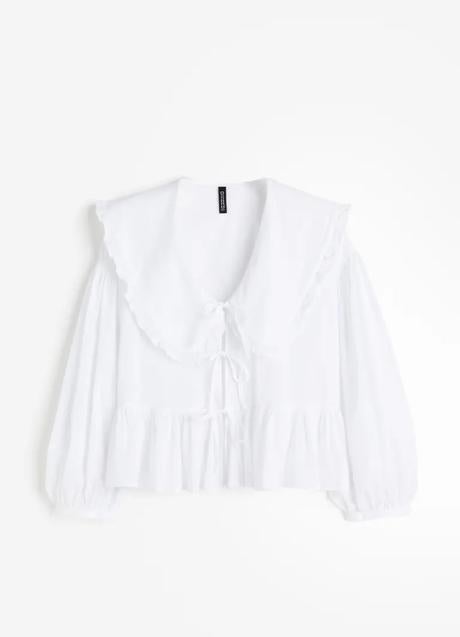 Blusa blanca de H&M (29,99 euros)